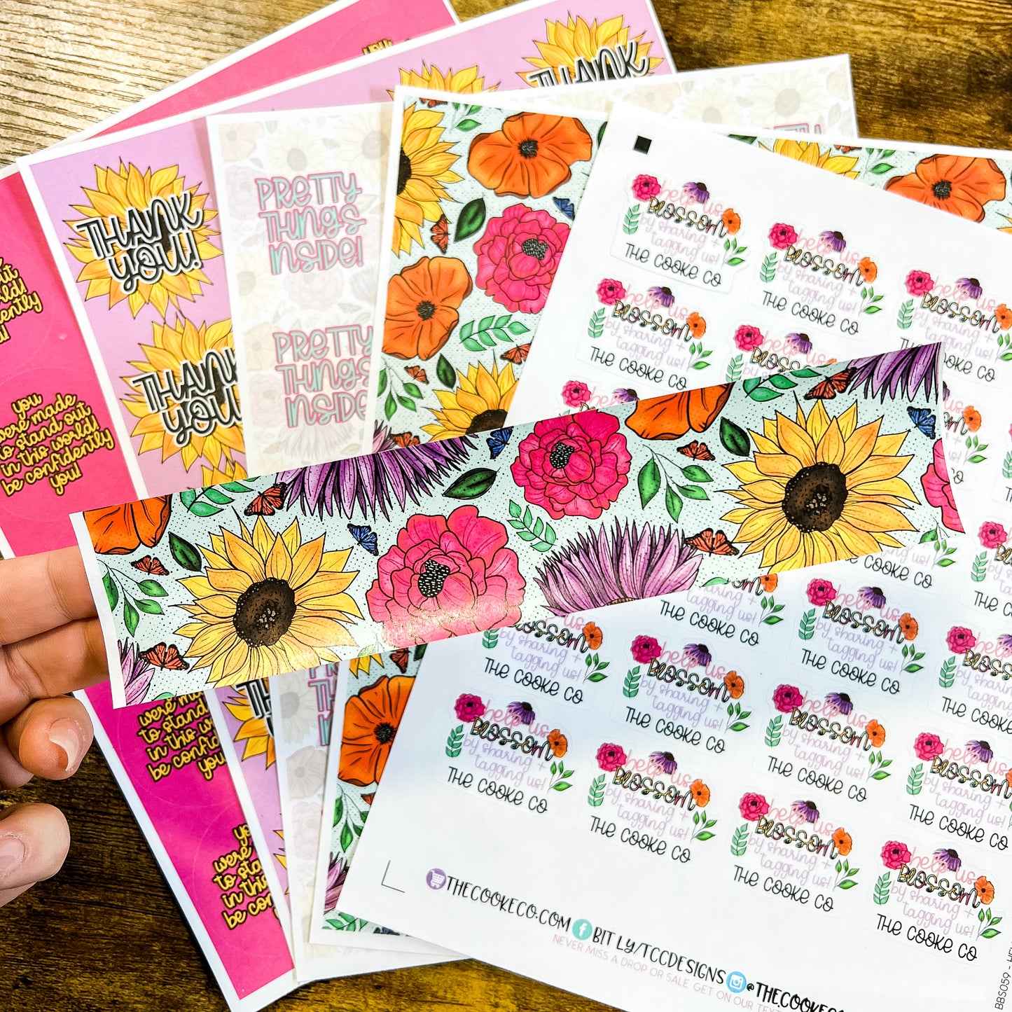 Packaging Stickers | #RTS0207 - SUMMER FLORAL STRIPS